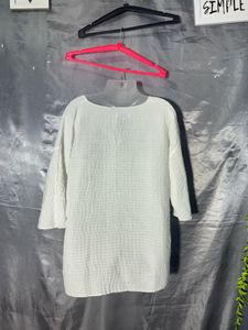 Chic White Textured V-Neck Top