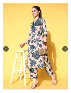 Ahalyaa Elegant Floral Kurta Set with Pants