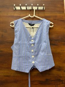 Chic Striped Vest for a Stylish Look