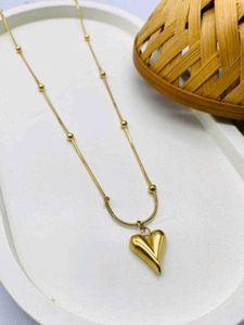 Chic Gold Heart Pendant Necklace