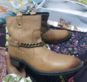 totally new pure leather boots