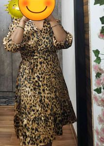 Chic Leopard Print Midi Dress