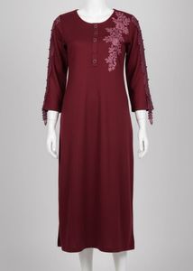Elegant Maroon Embroidered Kurta 🍓