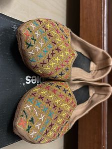Embroidered Flat jutti / bellies