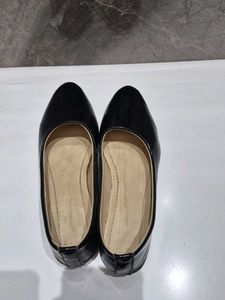 Elegant Black Ballet Flats
