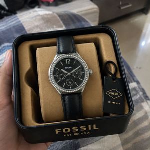 Fossil Elegant Chronograph-Style Leather Watch