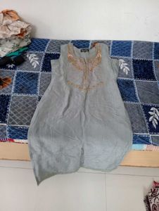 Embellished Grey Sleeveless Kurta