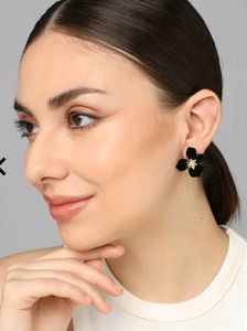 Elegant Black Flower Stud Earrings