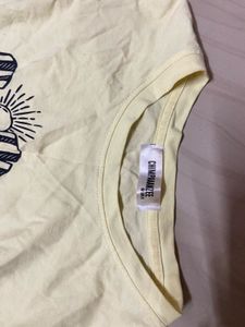 Wild Graphic Tee . size - S