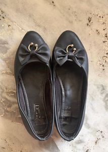 Chic Black Ballet Flats with Bow Detail