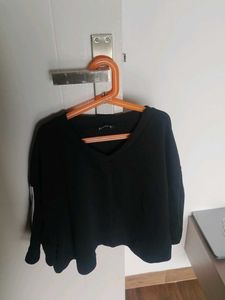 Black V-Neck Cropped Top