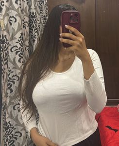 basic white top