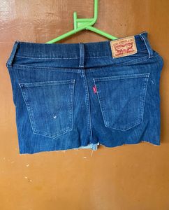 Levi’s mini skirt
