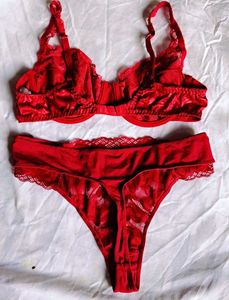Lace Bra and Panty Set