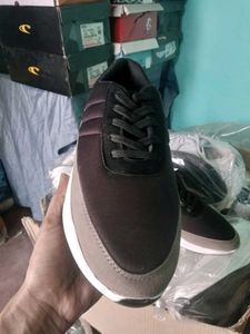 NEW NO USED SNEAKERS SHOES FOR MEN.