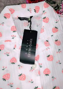 strawberry crop shirt🍓