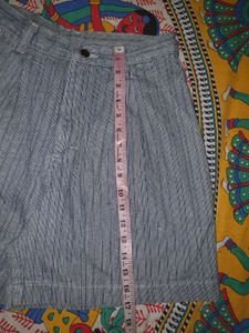 Lee || Vintage Pinstripe Shorts