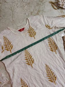 🎉🎊White Kurta Set with Golden Print...