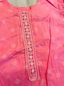 Fits to XXL Vibrant Pink Cotton Kurta Set has litt