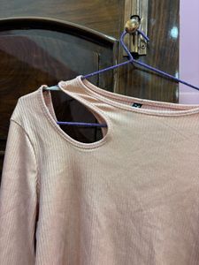 Ribbed Cut-Out Long Sleeve Top