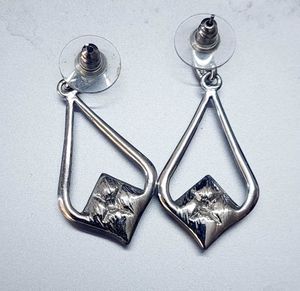 Anti tarnish stainless steel eardrops