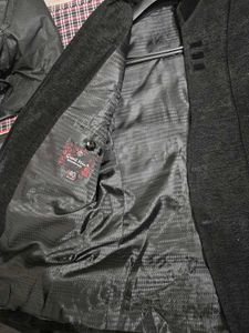 Stylish Black Suit blazer Like New No Issues