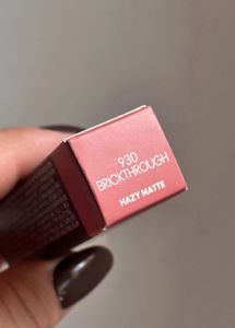 Mac powder kiss shade 930 Breakthrough