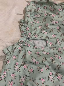 PRETTY PUFFED SLEEVES TOP FOR WOMEN - PISTA GREEN