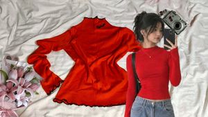 Chic Red Mock Neck Long Sleeve Top