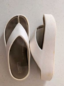 Comfortable Cream/Off-white Flip-Flops