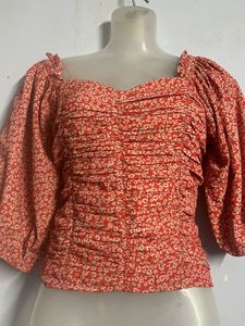 TOKYO TALKIE BRANDED Floral puffed crop top