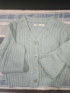 Cute Knit Cardigan with Bee Details