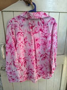🩷 Zara Pink Floral Button-Up Shirt