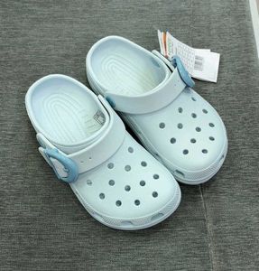 Buckle Classic Crocs🎀