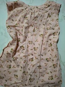 Cute peachy pink top