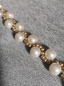 Elegant Pearl &amp; Gold Tone Bracelet
