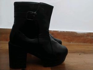 Chic Black Platform Boots