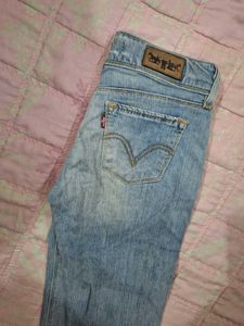 Light Wash Levi's Jeans