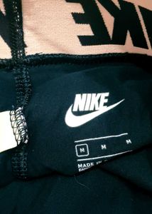 Nike Women's Sports Bra &amp; Leggings Set