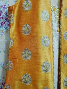 🇳🇿💫🎀Elegant Orange &amp; Cream Ethnic Gown