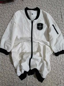 White Bomber Jacket (NEW) 🔥🖤