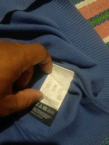 V-neck sweater by Tommy Hilfiger