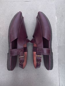 Stylish Leather Flat Sandals
