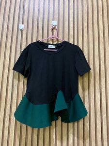 Chic Black & Green Peplum Top