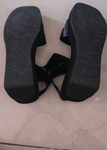 Black Metro Sandals