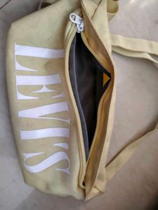 Levi Waistbag / Fanny Pack 💛