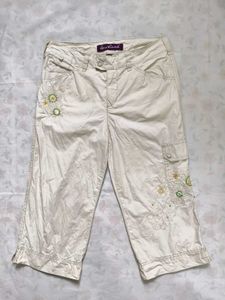 Y2K Gloria Vanderbilt Embroidered Cargo capri