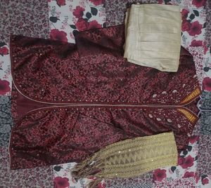 like new sherwani ...(full set) maroon colour🔥 GRAB BEFORE GONE 🔥