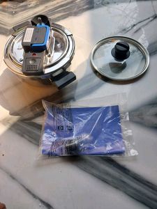 New Prestige 2L Flipon Pressure Cooker With Glass