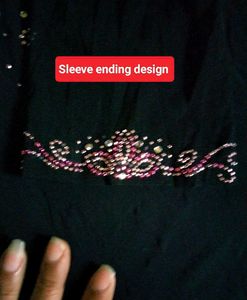 Formal Top Stones And Lace Design .